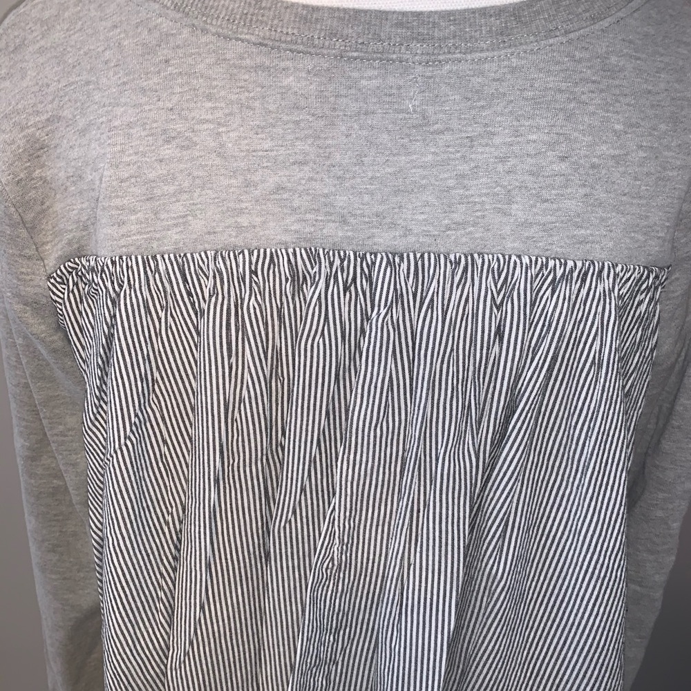 Kensie Gray Pleated Back Sweatshirt - Picture 4 of 7